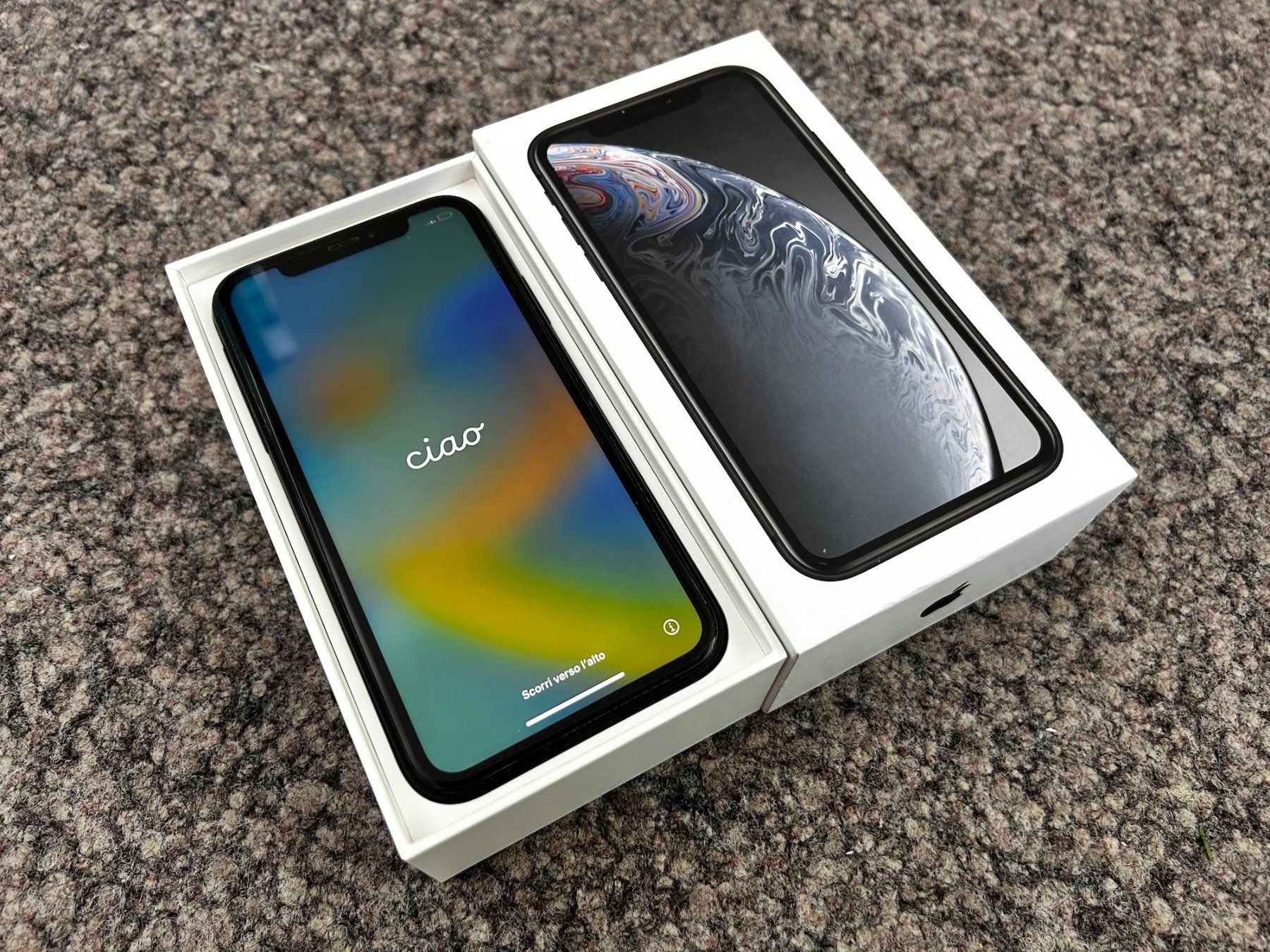 Apple Portables: iPhone XR Black 128 GB – D'occasion à Reckingen VS par Melando