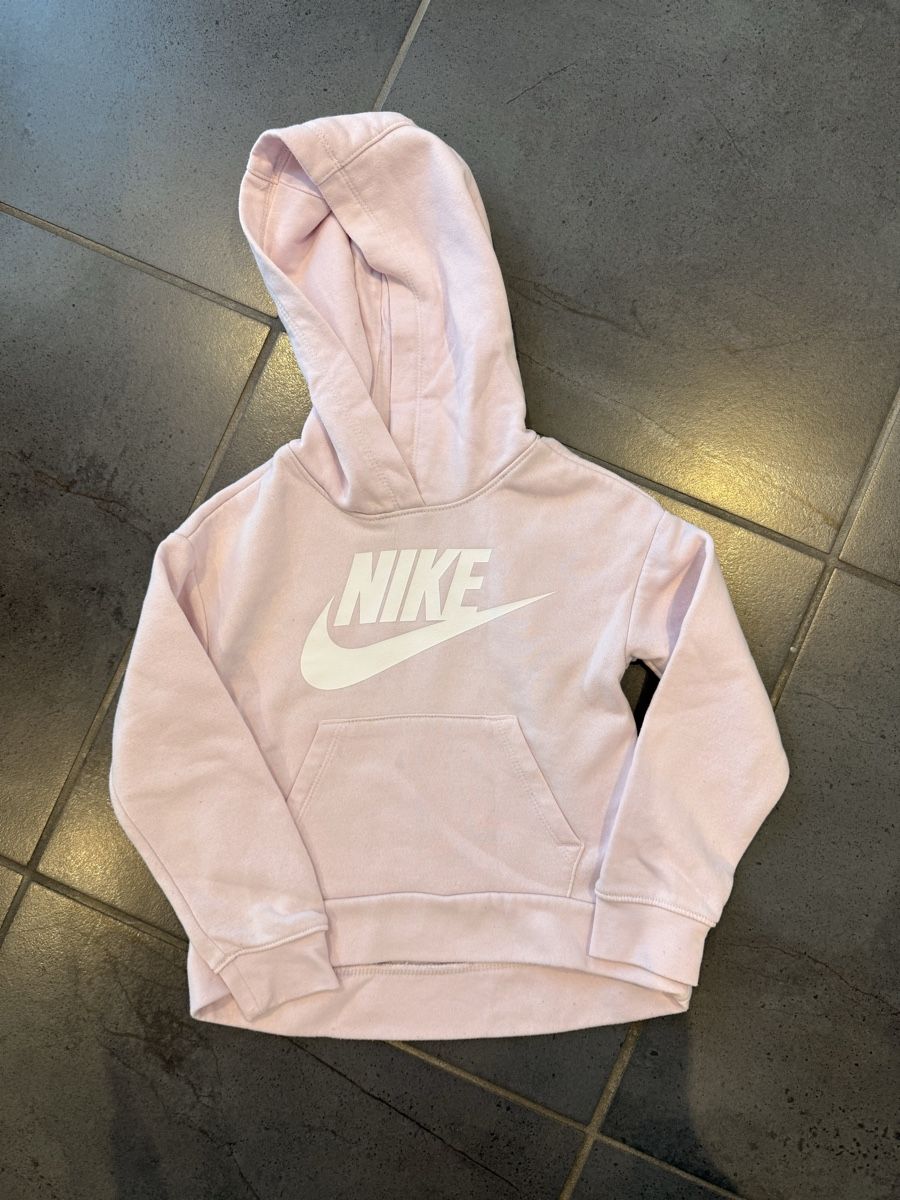 Nike Maglioni & Felpe: Herbst Kleiderpaket Mädchen 4 Pullovern - Grösse 104-110 – Usato da Aarau venduto da xiy_p5h2 3