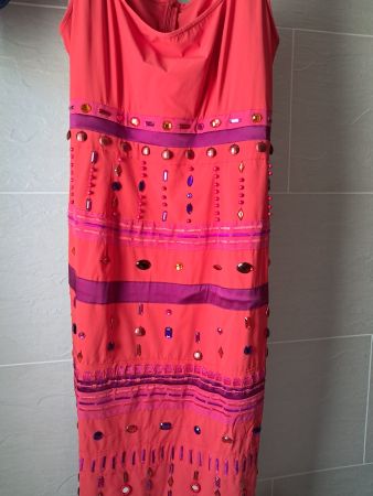 Robe ROMYDA KETH rouge ornée taille M Parfait état.