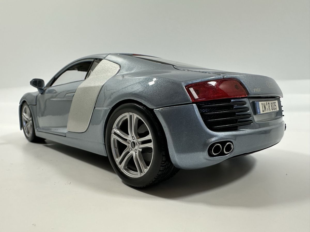 Maisto Modellautos: Audi R8 1:18, blau-silber, MAISTO – Gebraucht aus Zofingen von rf9_x2xt 3
