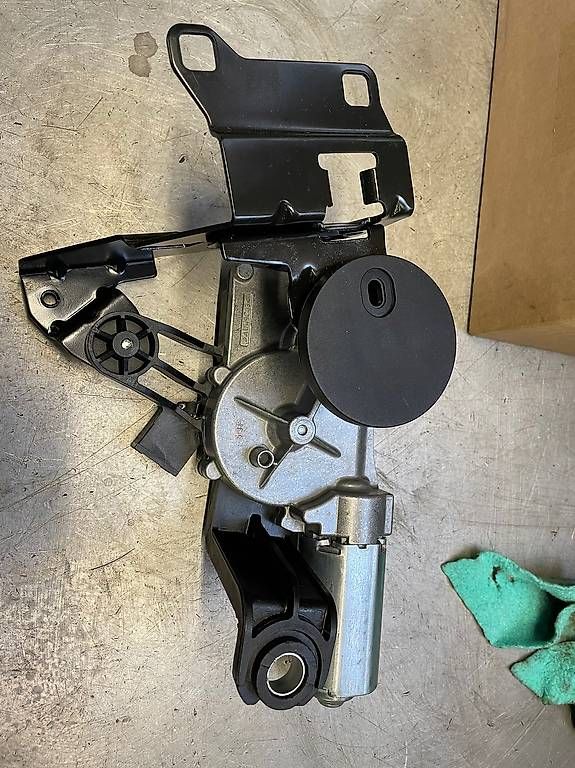 Toutes les pièces auto: Bmw e61 Scheibenwischer Motor Neu  – D'occasion à Uttigen par power87 2