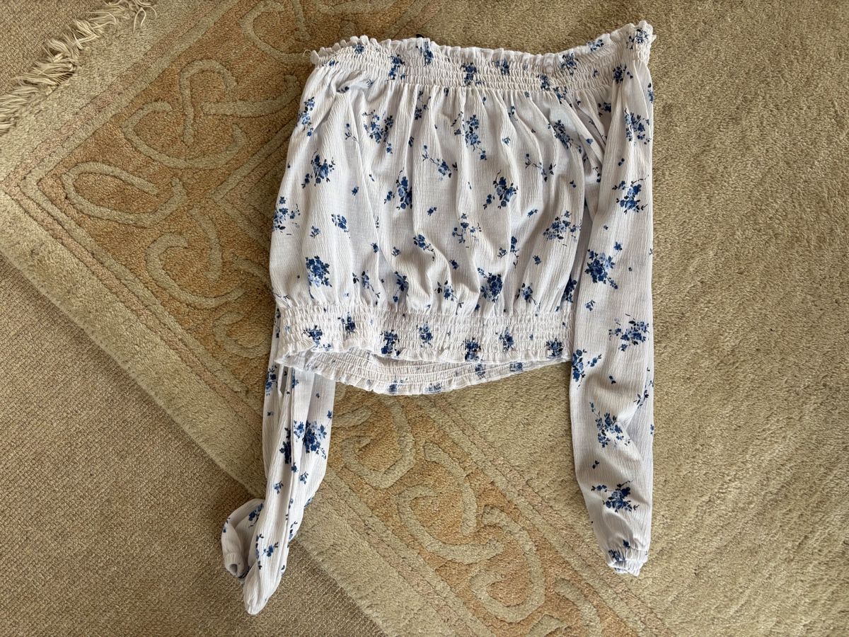 H&M Tops: Off Shoulder Crop Top – D'occasion à Eggersriet par car_w5cl 2