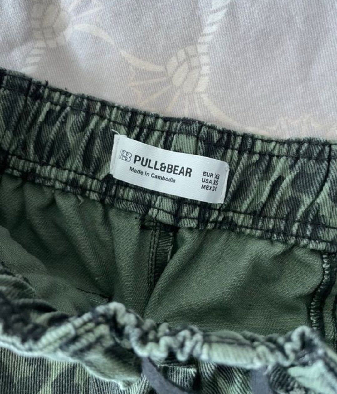 Pull&Bear Pantaloni: Cargohose Leopardenmuster Gr. 34 – Usato da Näfels venduto da CH.Kchlineknopf 4