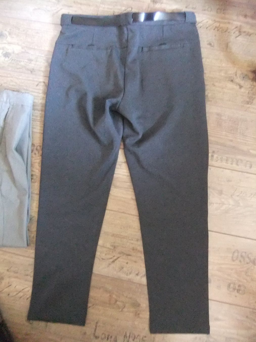 Zara Hosen: 2 schöne Stoffhosen Grau Gr. 44 – Neu (gemäss Beschreibung) aus Schleitheim von cabrio58 4