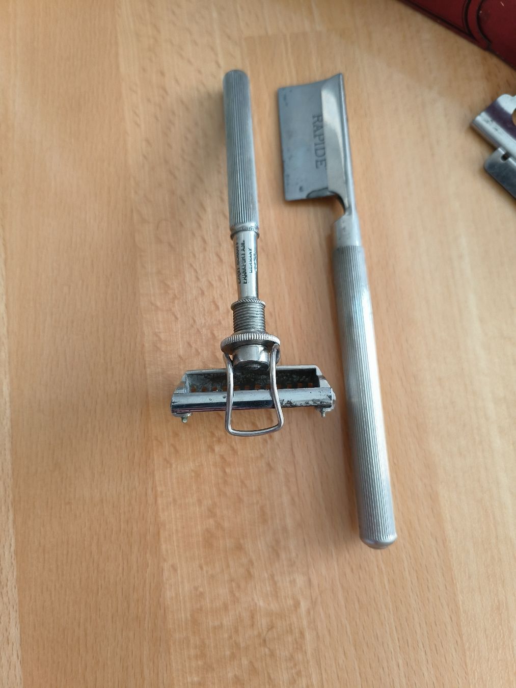 Rasierapparate & Rasierklingen: Rapide Sicherheits-Rasierer mit Box Metall Silber gebraucht – Gebraucht aus Aesch BL von Machsbesser 1
