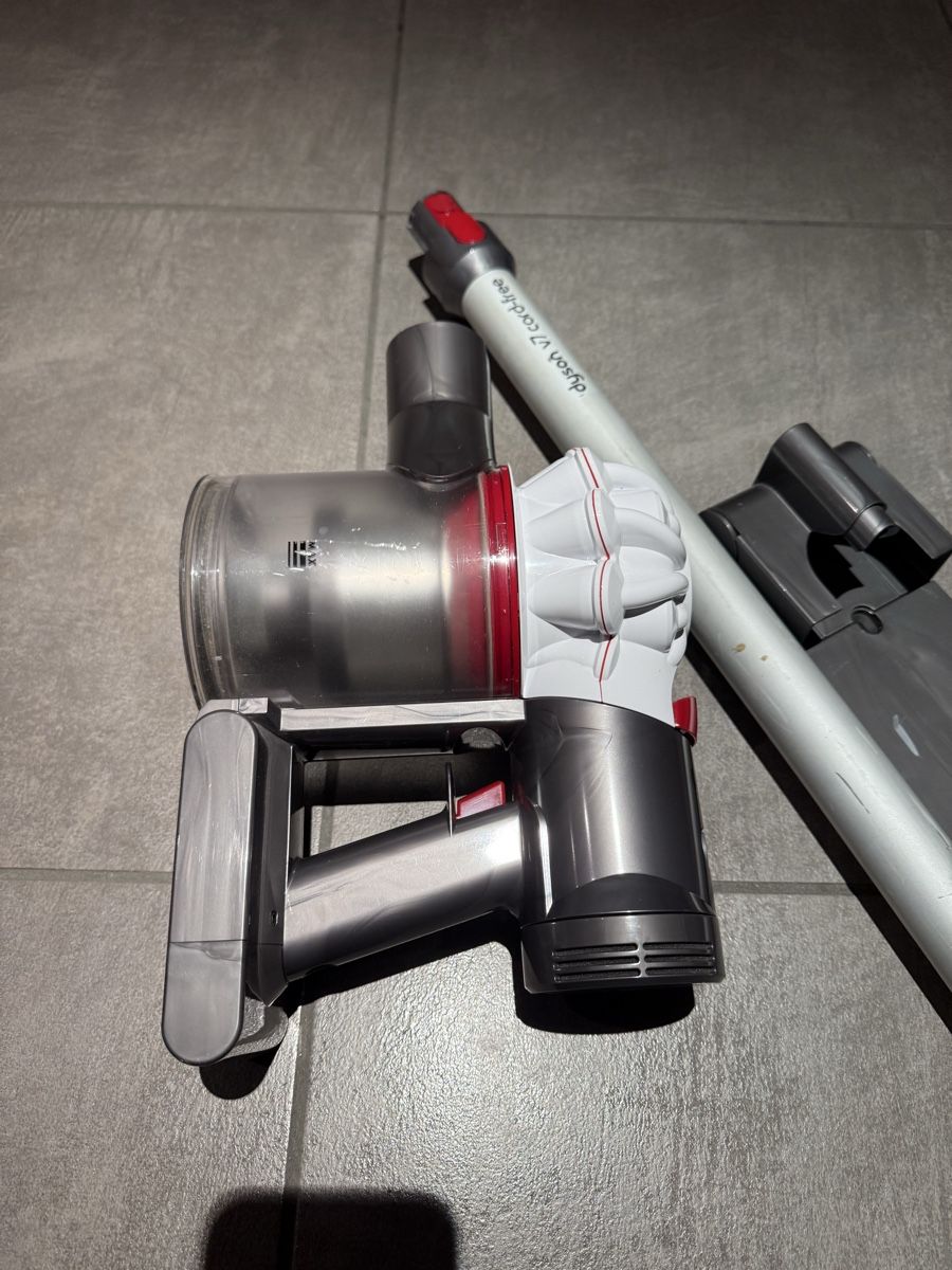 Dyson Aspirateurs & Accessoires: Dyson v7 – D'occasion à Claro par KarinS84 2