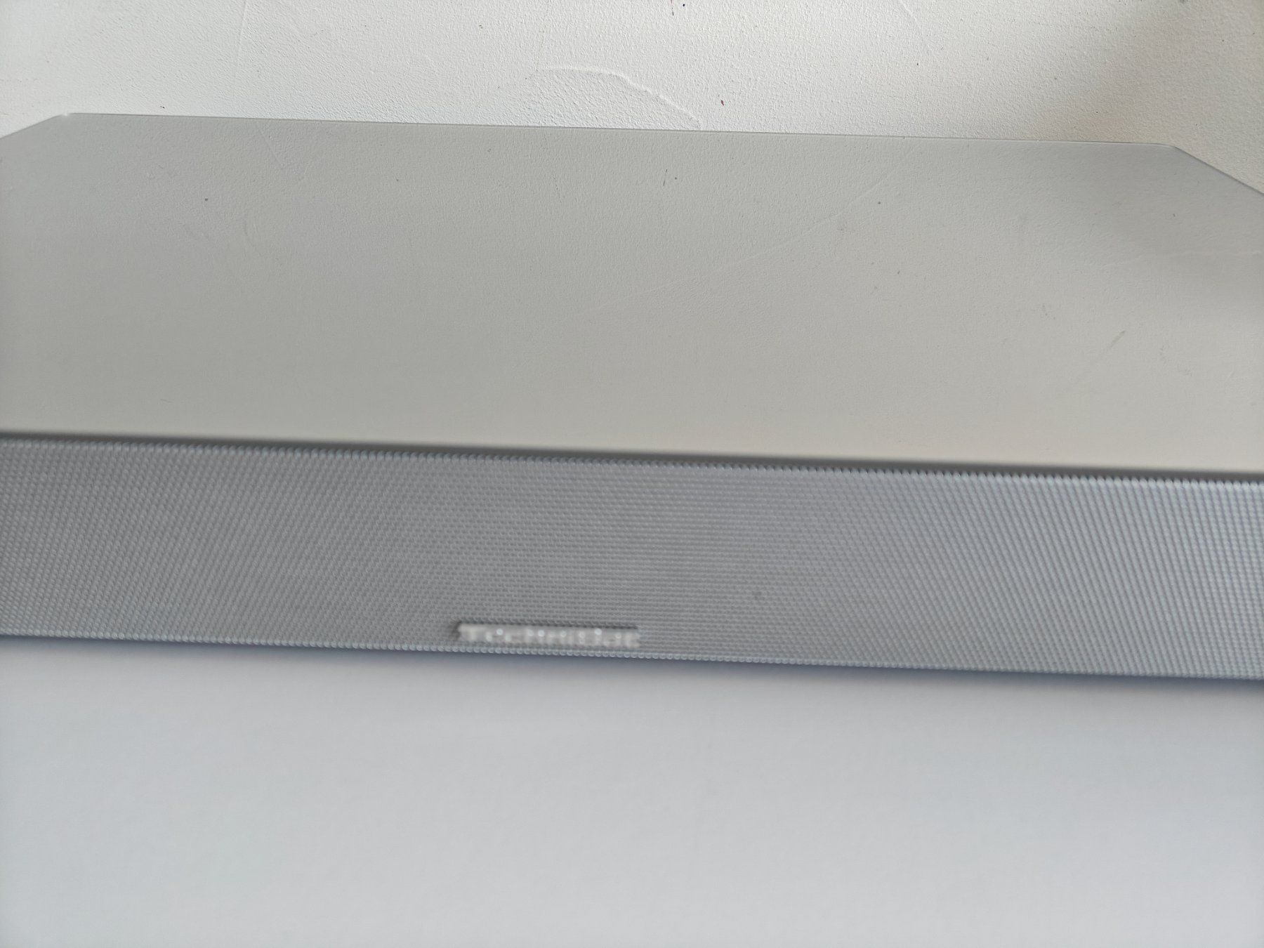 Home Cinema: TechniSat AudioMaster BT - Soundbase Silber Glas - 2010 – Usato da Birr venduto da DisDas 2