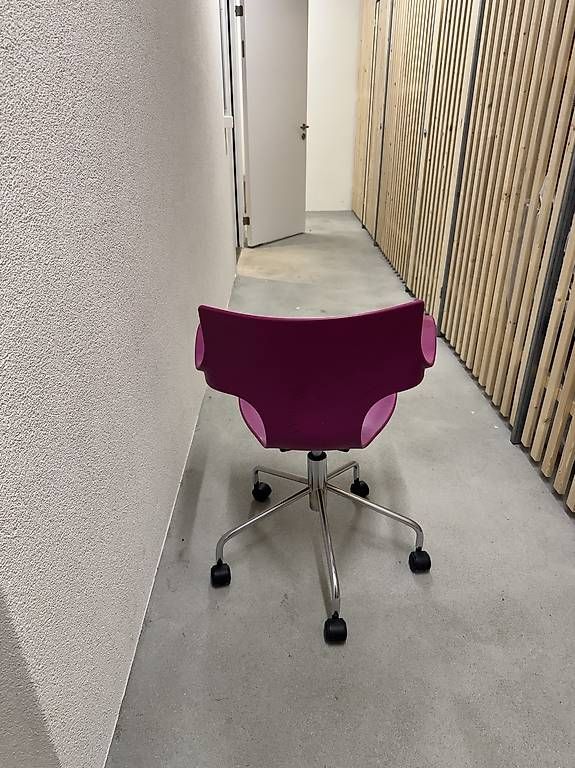 Sedie: Schreibtisch Drehstuhl Pink – Usato da Appenzell venduto da nel_rls7 1