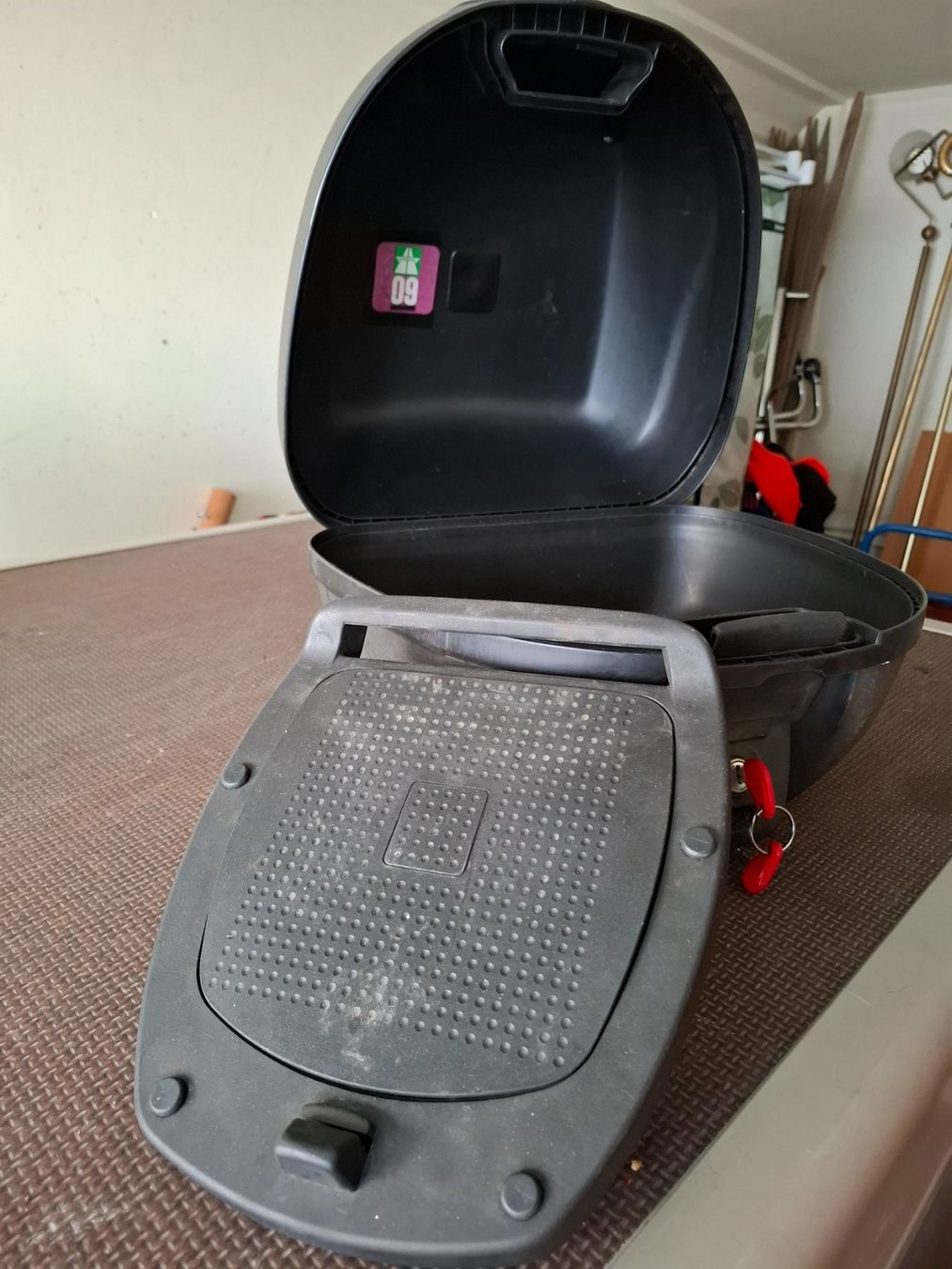 Topcase: Gebrauchte Topcase Motorradbox abschliessbar mit Schlüsse... – Gebraucht aus Emmenbrücke von hirschli62 2