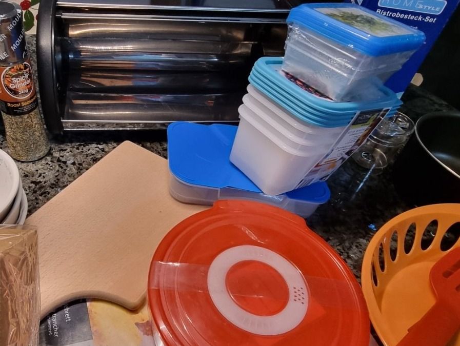 Set di piatti: Haushaltware, Tassen, Tuperware, , Schüsseln etc. – Nuovo (secondo la descrizione) da geroldswil venduto da Gumball1 1