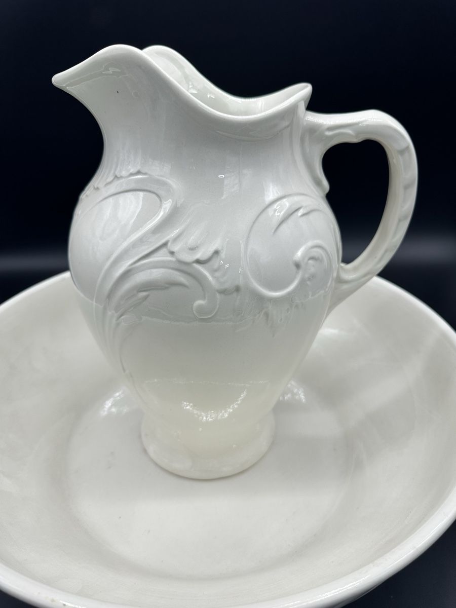 Ciotole: Antique Wash Basin and Pitcher Set - White Ceramic – Usato da Villmergen venduto da JacRon