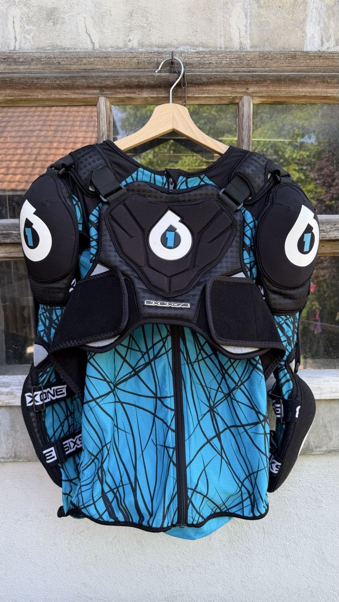 Protections: Evo Pressure Suit SixSixOne  – D'occasion à Uttigen par freeride_12