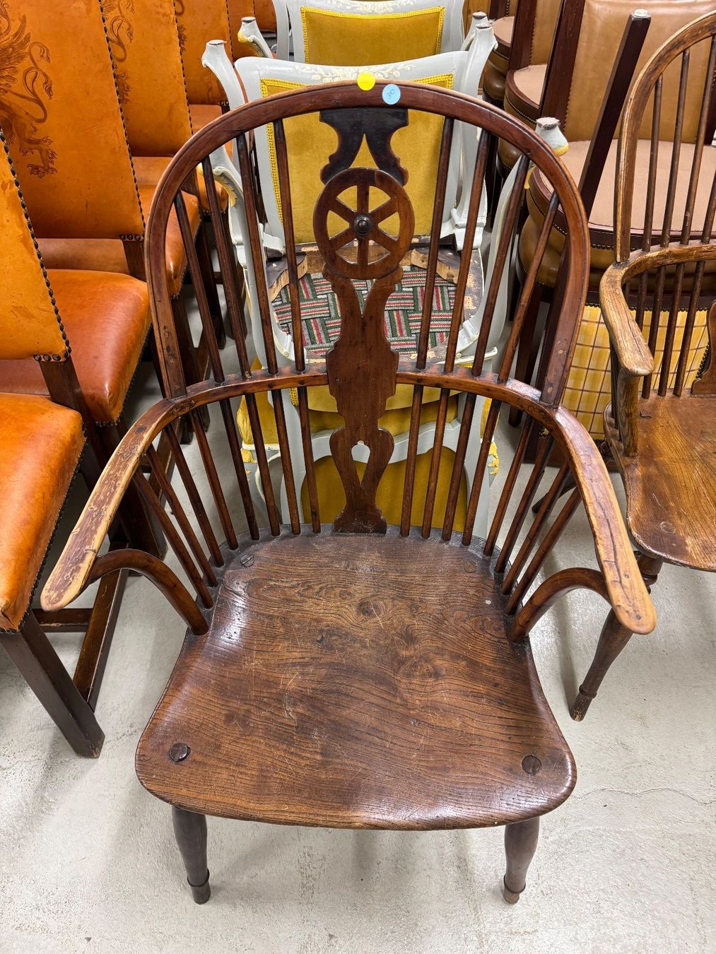 Sedie: 3 Windsor Antique carver Chairs – Usato da Gsteig b. Gstaad venduto da Auctionly 4