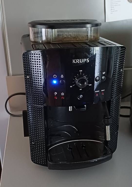 Krups Macchine per caffè & Macchine per espresso: Macchina da caffé Krups nera buone condizioni – Usato da Aranno venduto da Lola_stones