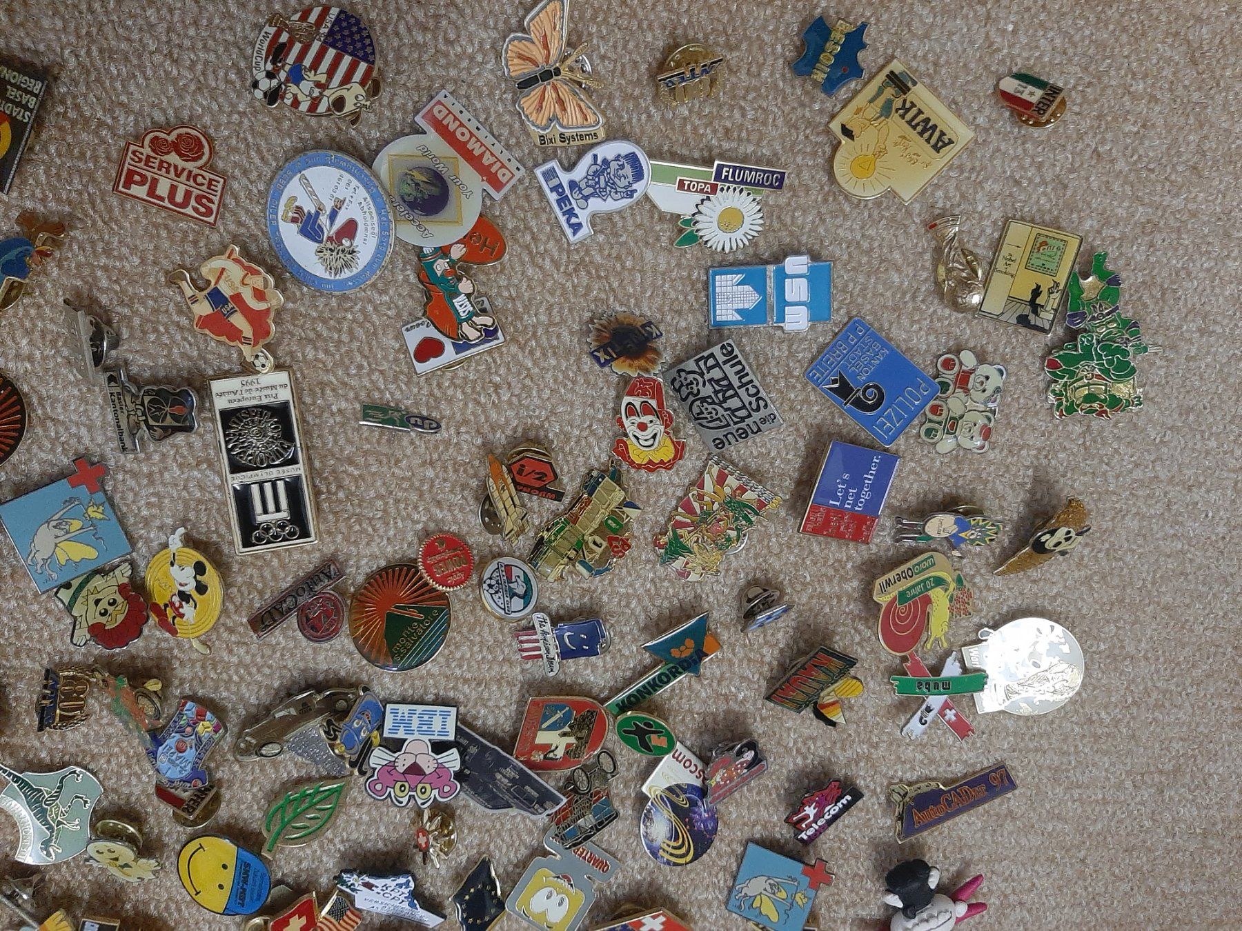 Alle Dekorationen: Pinsammlung / ca. 50 Stück diverse Sujets – Gebraucht aus Riehen von joerdeli 4