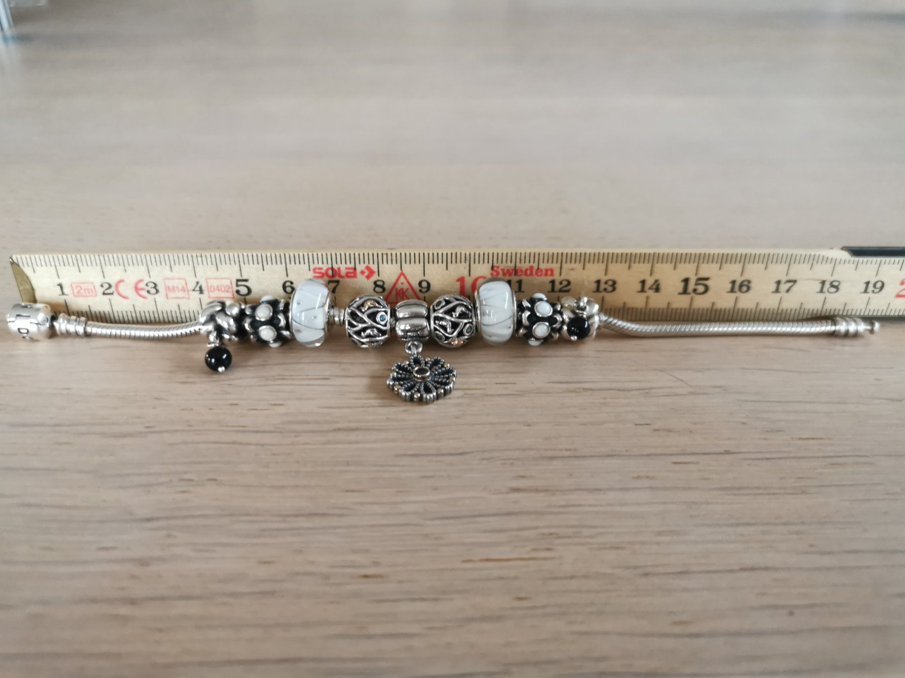 Pandora Bracciali & Braccialetti: Original Pandora Armband mit 9 Charms – Usato da Kölliken venduto da ambar 2