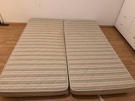 2 Matratzen zu verschenken 