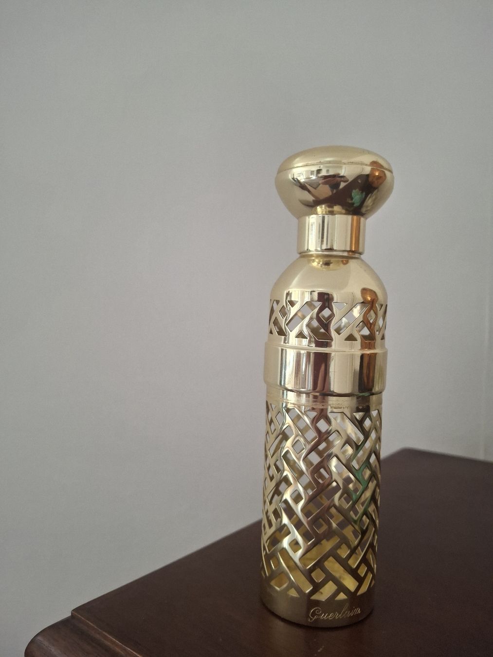 Guerlain Parfums & Eau de Toilette: Guerlain Shalimar Étui doré vide  – D'occasion à Essertines-sur-Rolle par saba4ka