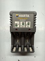 Varta Ladegerät Typ 57038 für AA AAA und 9V Block