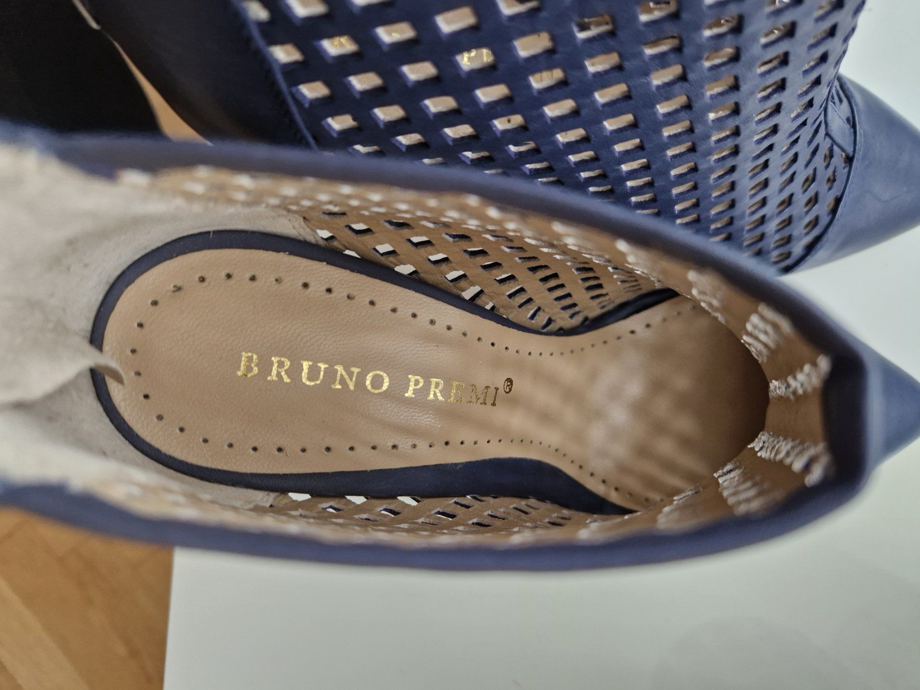 Damenschuhe: Stiefeletten mit Pfennigabsatz von "BRUNO PREMI" – Neu und originalverpackt aus Küsnacht ZH von 2011_ 3