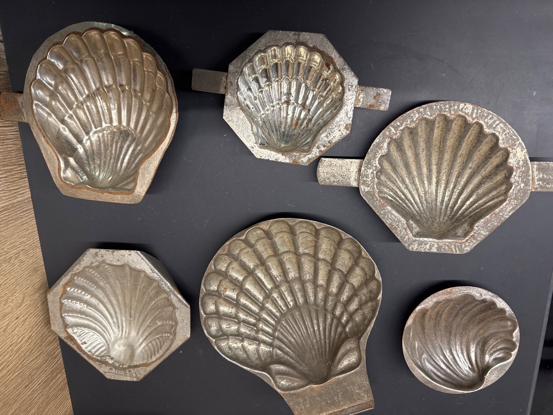 Teglie da forno: Lot demi moule coquillage – Usato da Lajoux JU venduto da Briard0 1