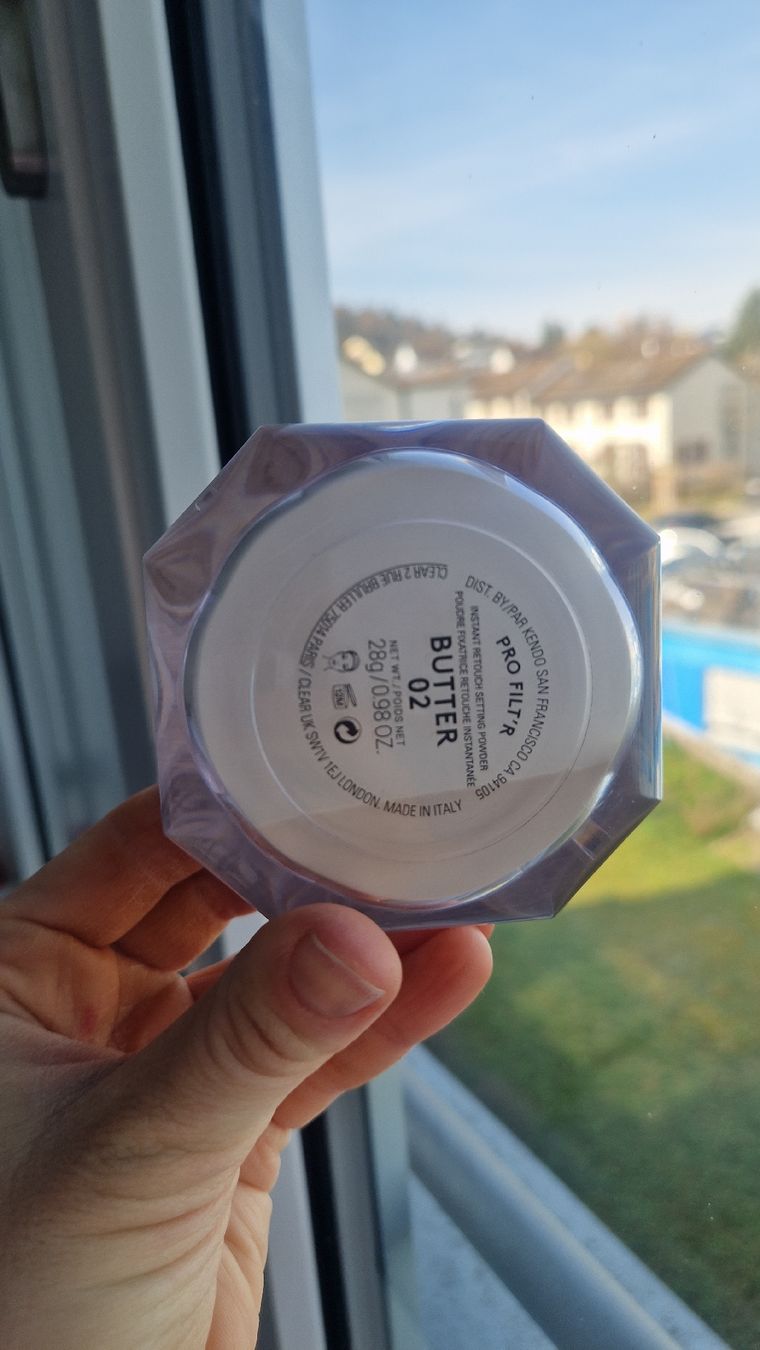 Make-up: Fenty Beauty Powder – Usato da Winterthur venduto da Jasicz 2