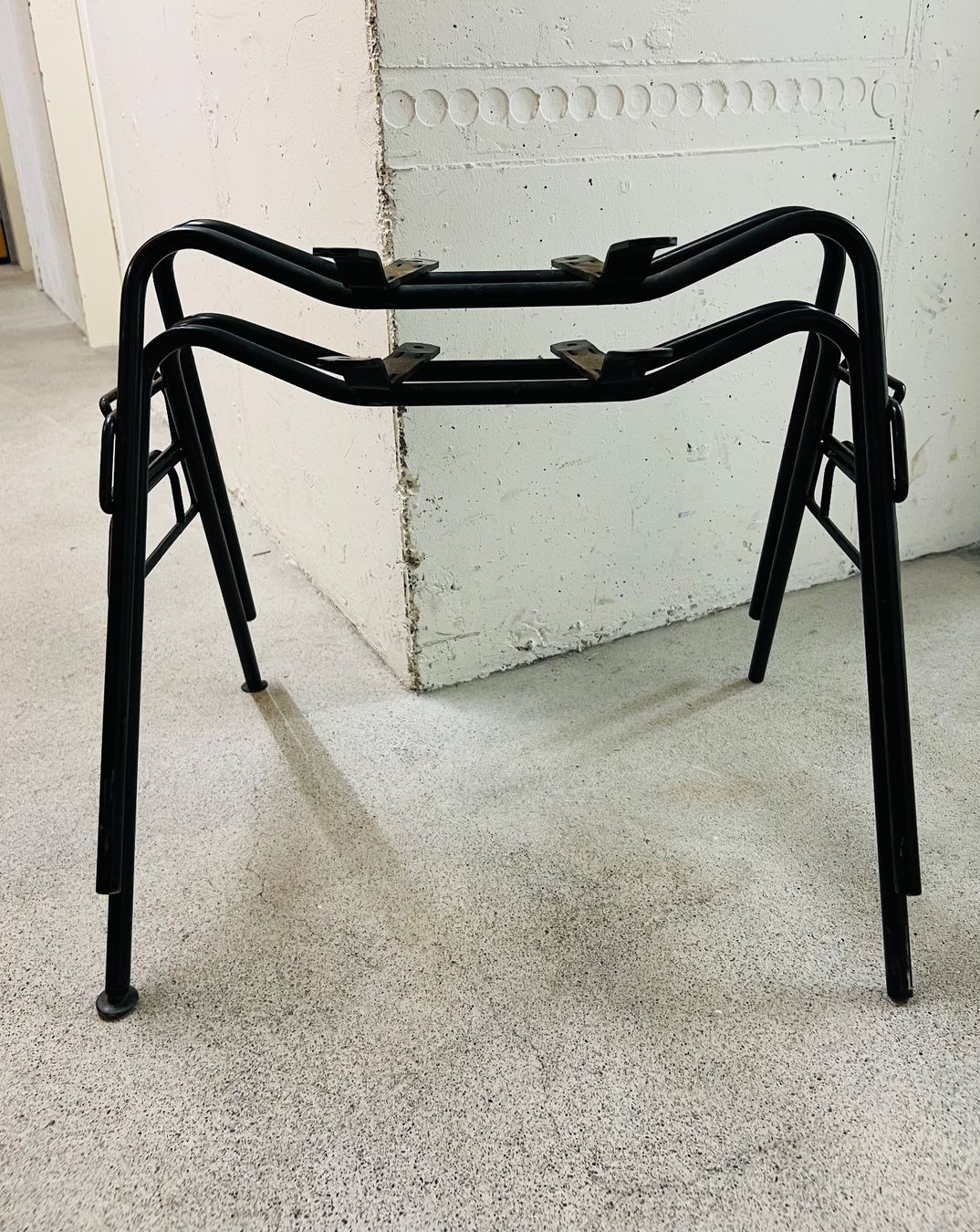 Vitra Stühle: 2 Herman Miller, Charles Eames, Vitra, stacking base - black – Gebraucht aus Egg b. Zürich von nadjacal 1