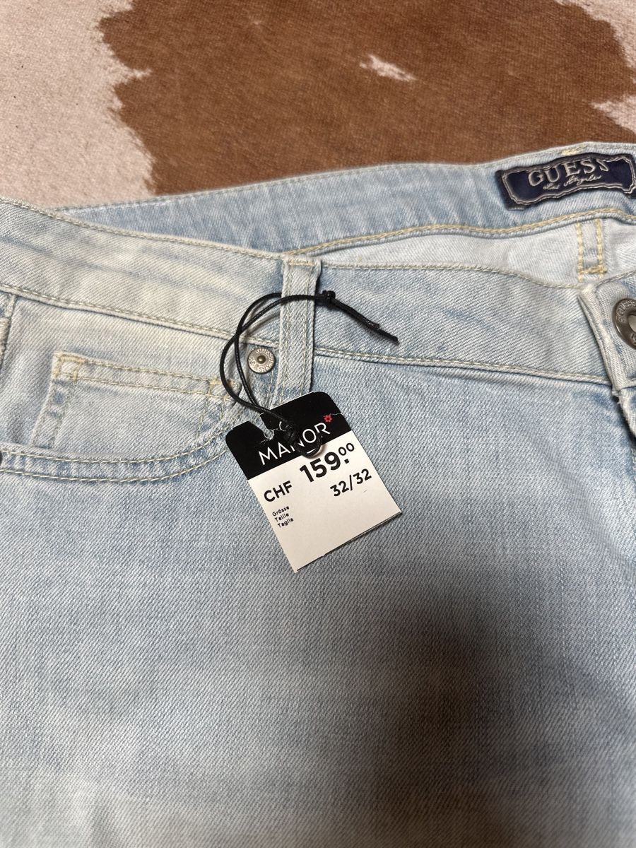 Guess Jeans: NEU Guess Jeans Grösse 32 / Länge 32 – Gebraucht aus Trimmis von vai_9qzr 1