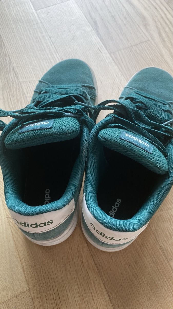 Adidas Scarpe da uomo: Kinder Turnschuhe 37 1/3 – Usato da Davos Platz venduto da Infinity795 2