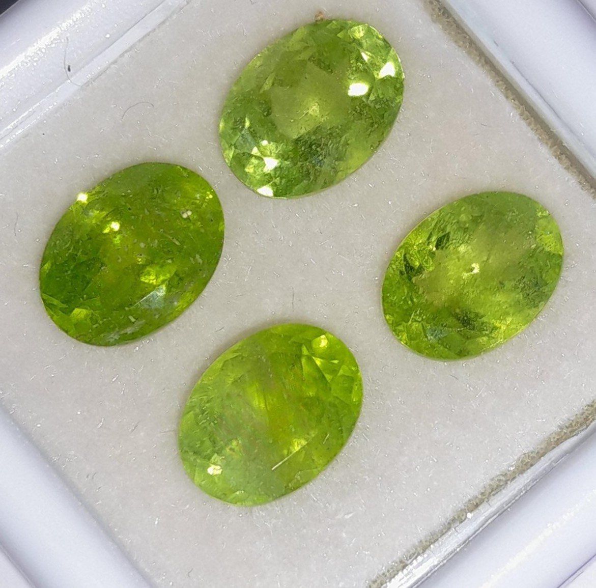 Edelsteine: 4x Péridots 8x6 mm - Valeur 230.- Fr – Neu (gemäss Beschreibung) aus Grimisuat von Valgem 1