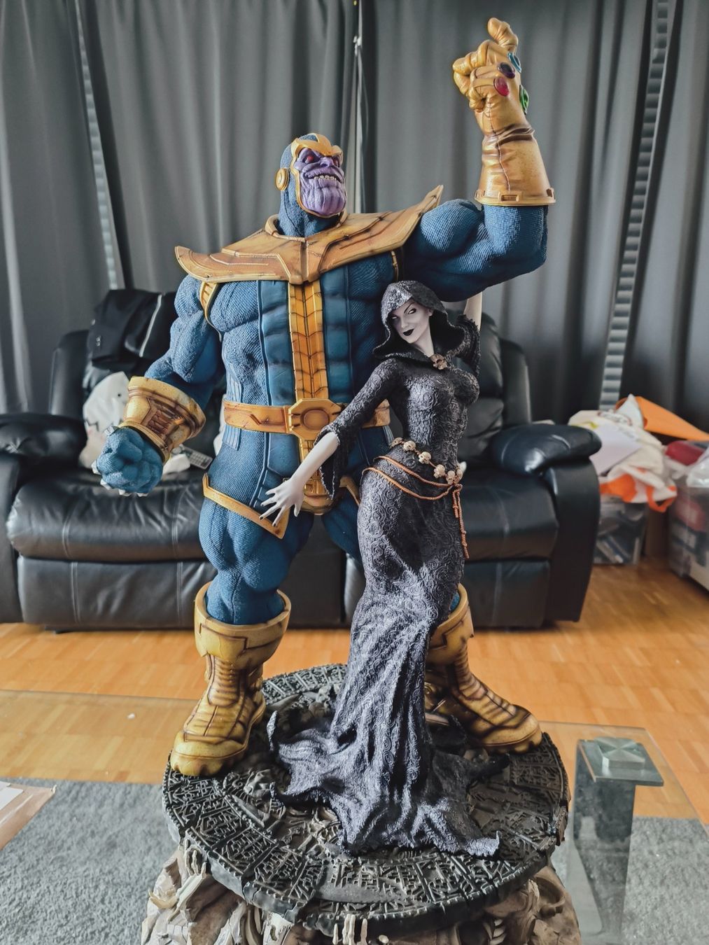 Sculture & Statue: Thanos & Lady Death – Usato da Niederrohrdorf venduto da elwey 1