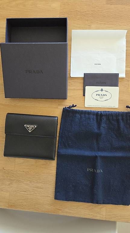 Prada Portamonete: Prada-Portafoglio da Donna in saffiano – Usato da Tenero venduto da jen_7myg 1