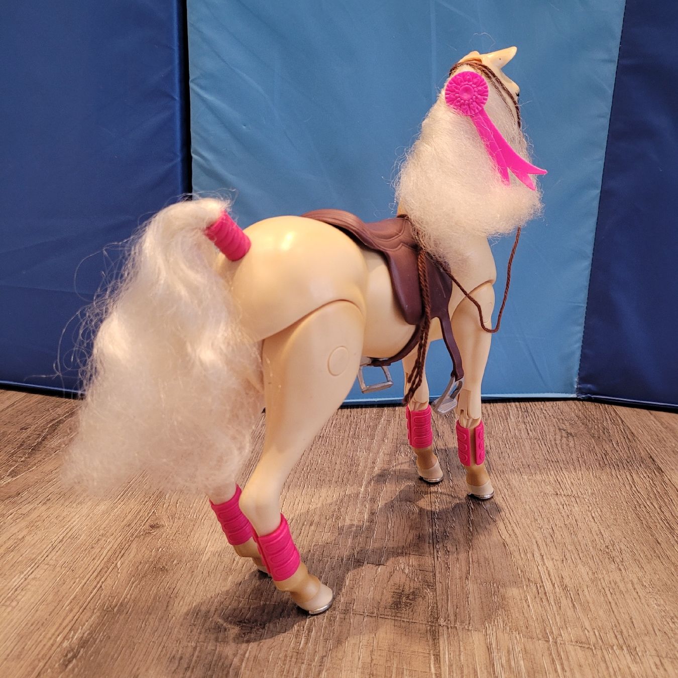 Spielzeuge: Barbie Pferd Tawny Springpferd – Gebraucht aus Niederbuchsiten von klengyel 2