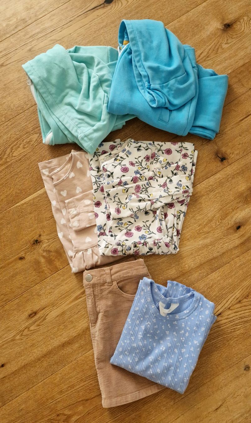 H&M Lotti & Set di vestiti: Tolle Mädchen set 116 – Usato da Emmenbrücke venduto da Nadmorebiti