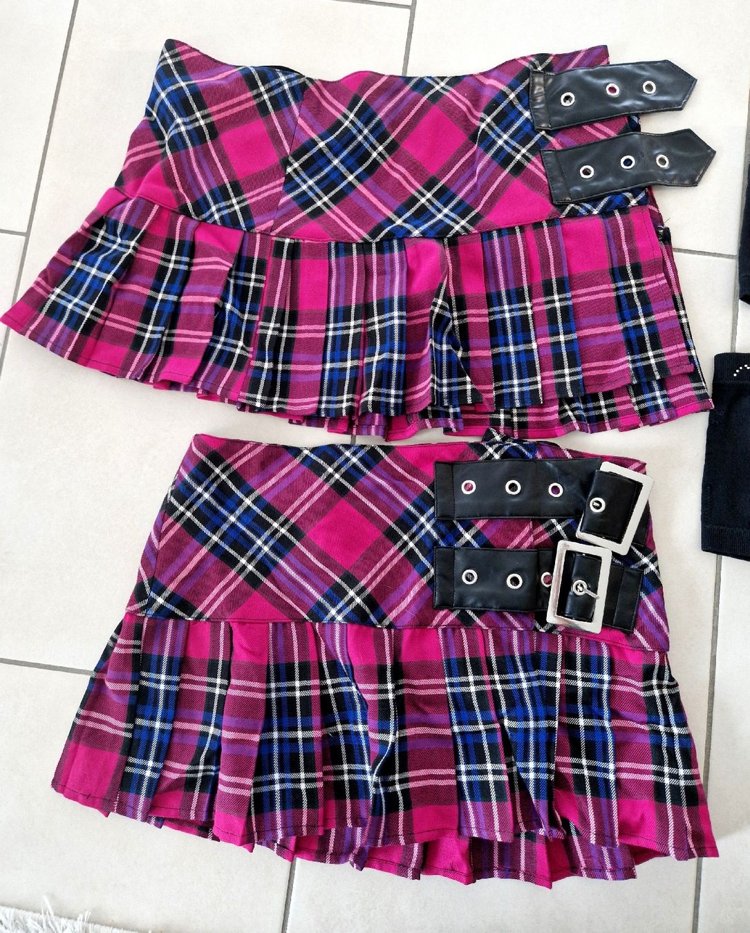 Costumi: 2 Schulmädchen- / Gogo-Outfits – Usato da Wettingen venduto da Lady_glam 1
