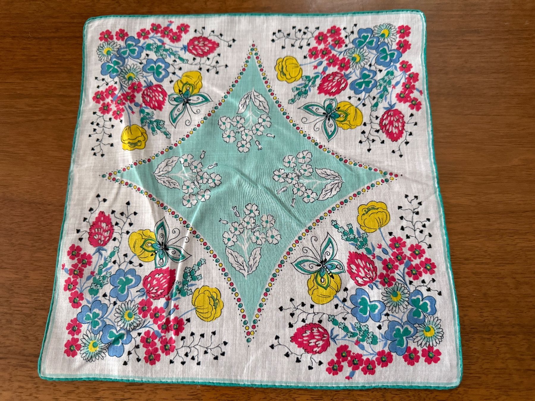 Sonstige Kleidung & Accessoires: Taschentuch mit Blumenmuster, farbig, 27x27cm – Gebraucht aus Erstfeld von Mario_boe0 1