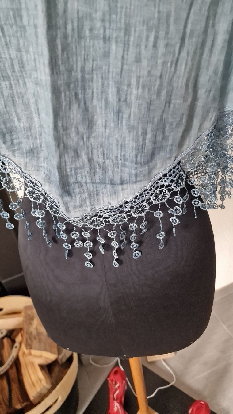 Foulard & Sciarpe: Foulard / Dreiecktuch mit Spitzen-Fransen – Usato da Wil  AG venduto da Kfloh 2