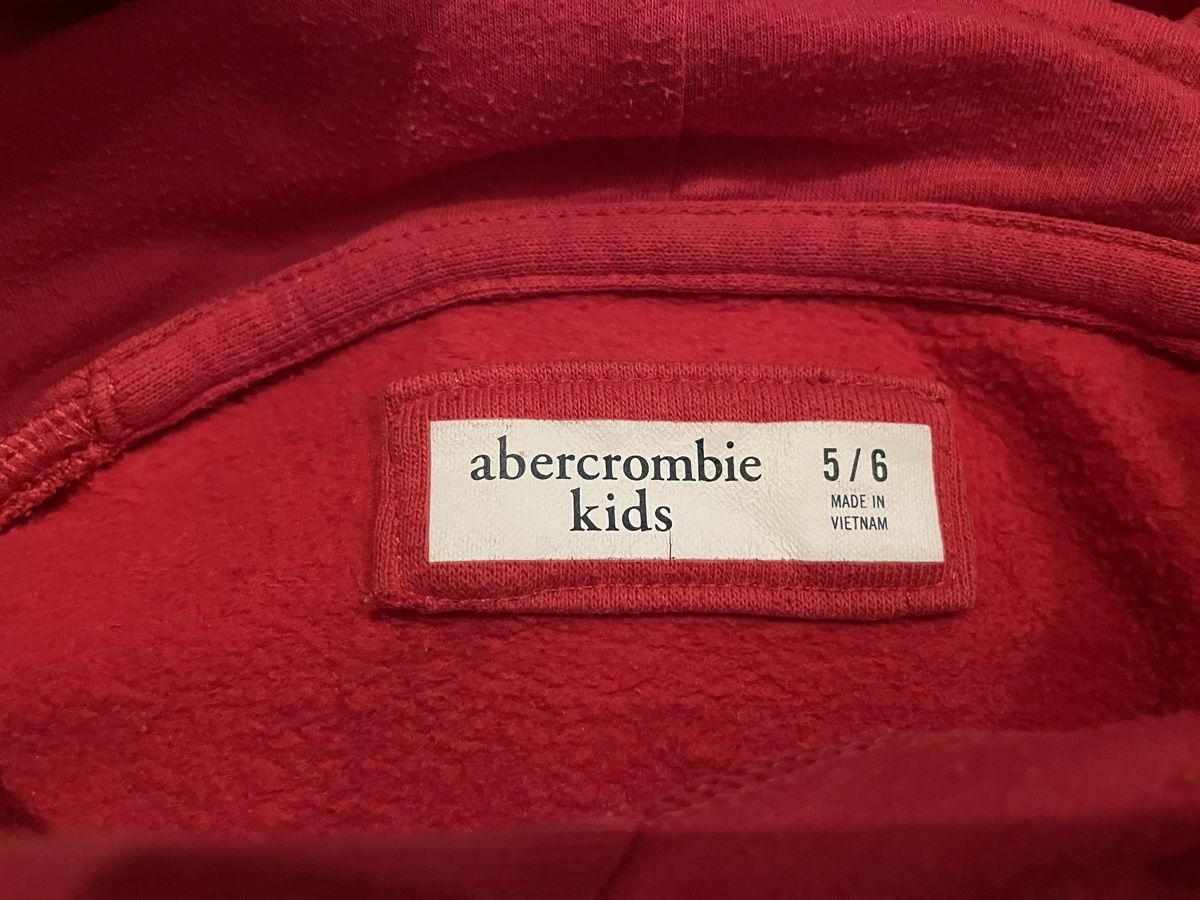 Abercrombie Maglioni & Felpe: Kapuzenpullover von Abercrombie & Fitch Grösse 5/6 – Usato da Goldswil venduto da Fisel 2