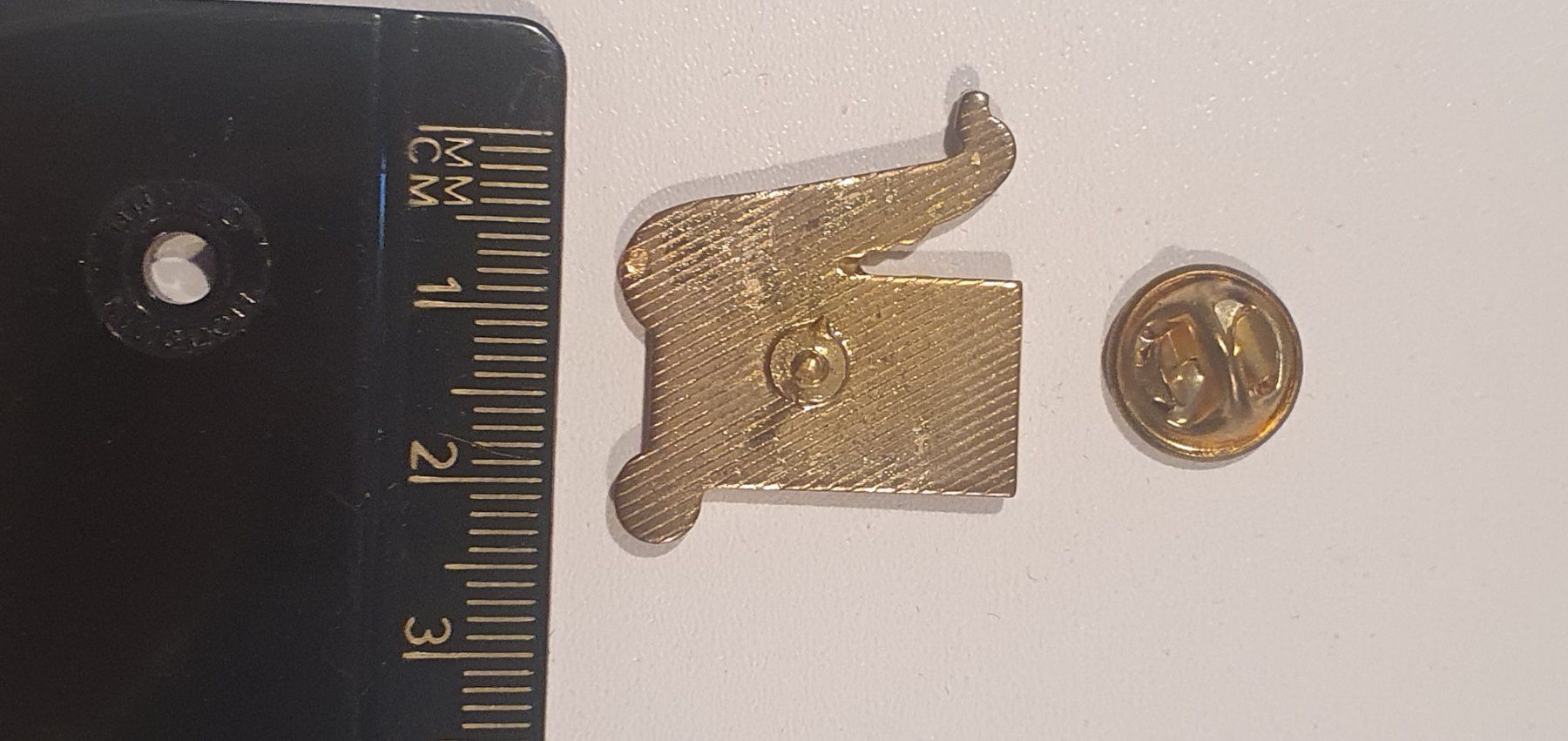 Placchette & Badge: Pin's Studio Line – Usato da St-Barthélemy VD venduto da titeuf5 1
