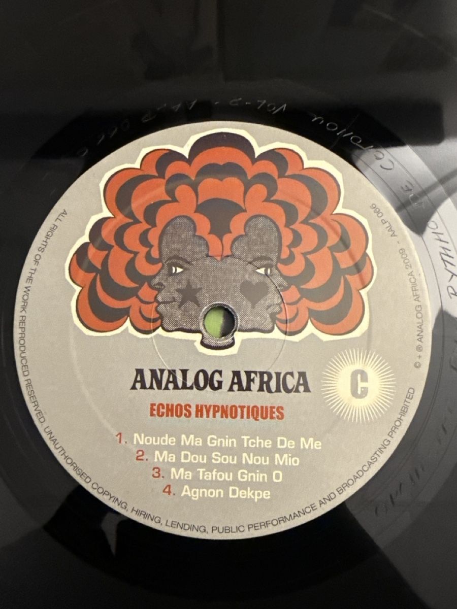 Dischi in vinile: Orchestre Poly Rythmo de Cotonou Vol.2 / Analog Africa – Usato da Delémont venduto da Studio_du_soleil 3
