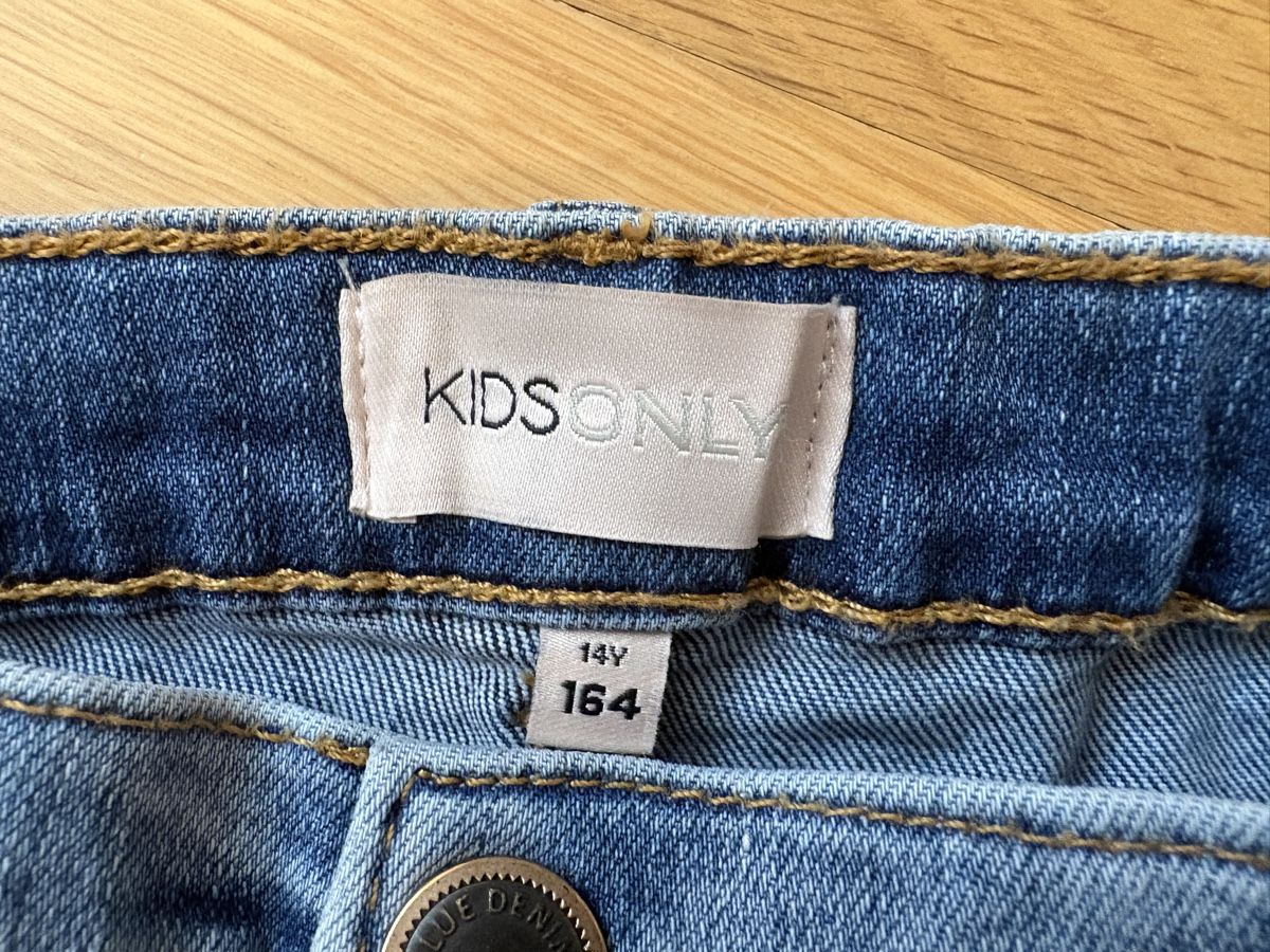 Pantaloni: Jeansshorts ONLY Kids Grösse 164 – Usato da Küssnacht am Rigi venduto da icbicb 3