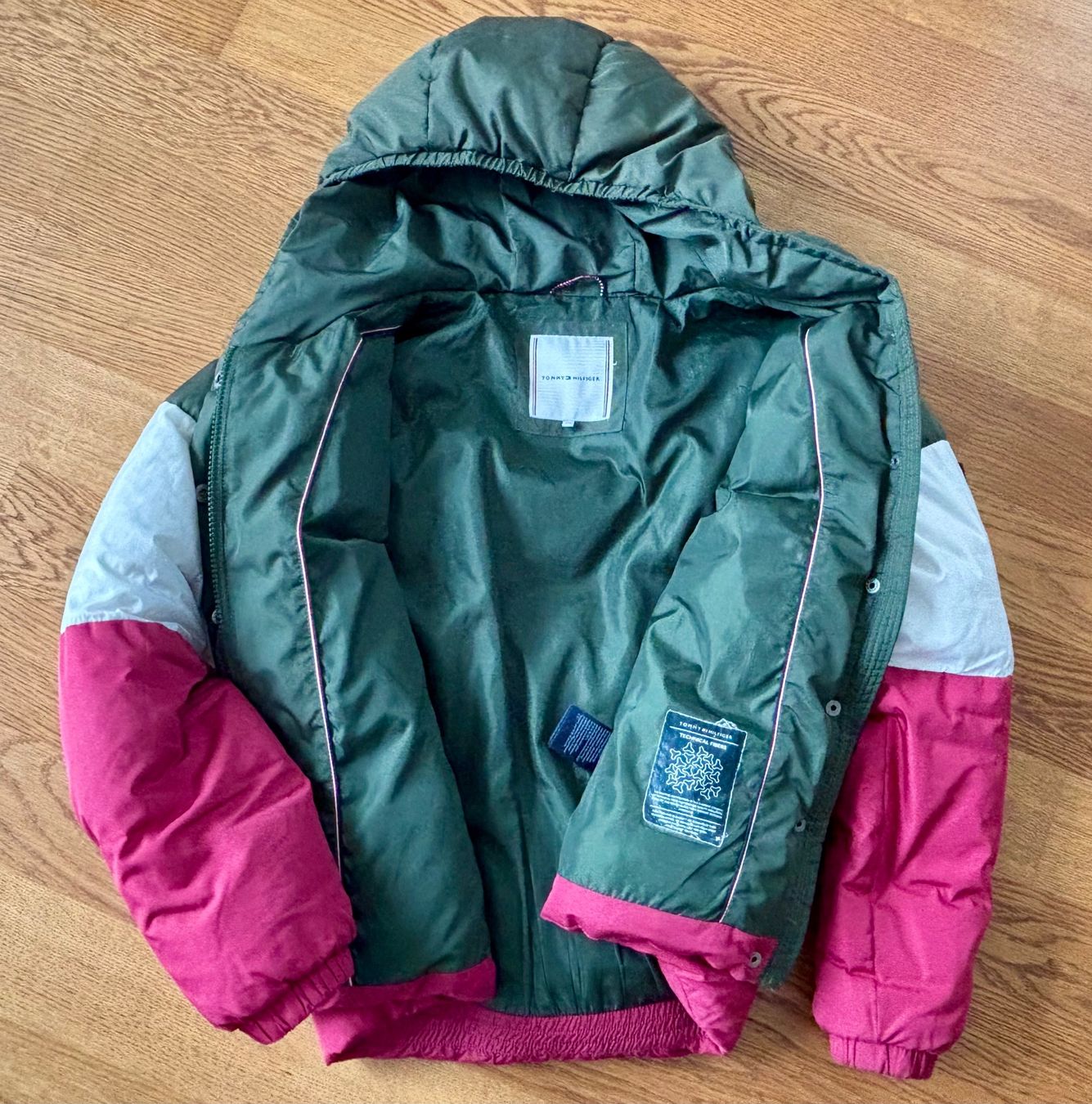 Tommy Hilfiger Giacche & Cappotti: Daunenjacke Mädchen – Usato da Einsiedeln venduto da chr_7gdr 2