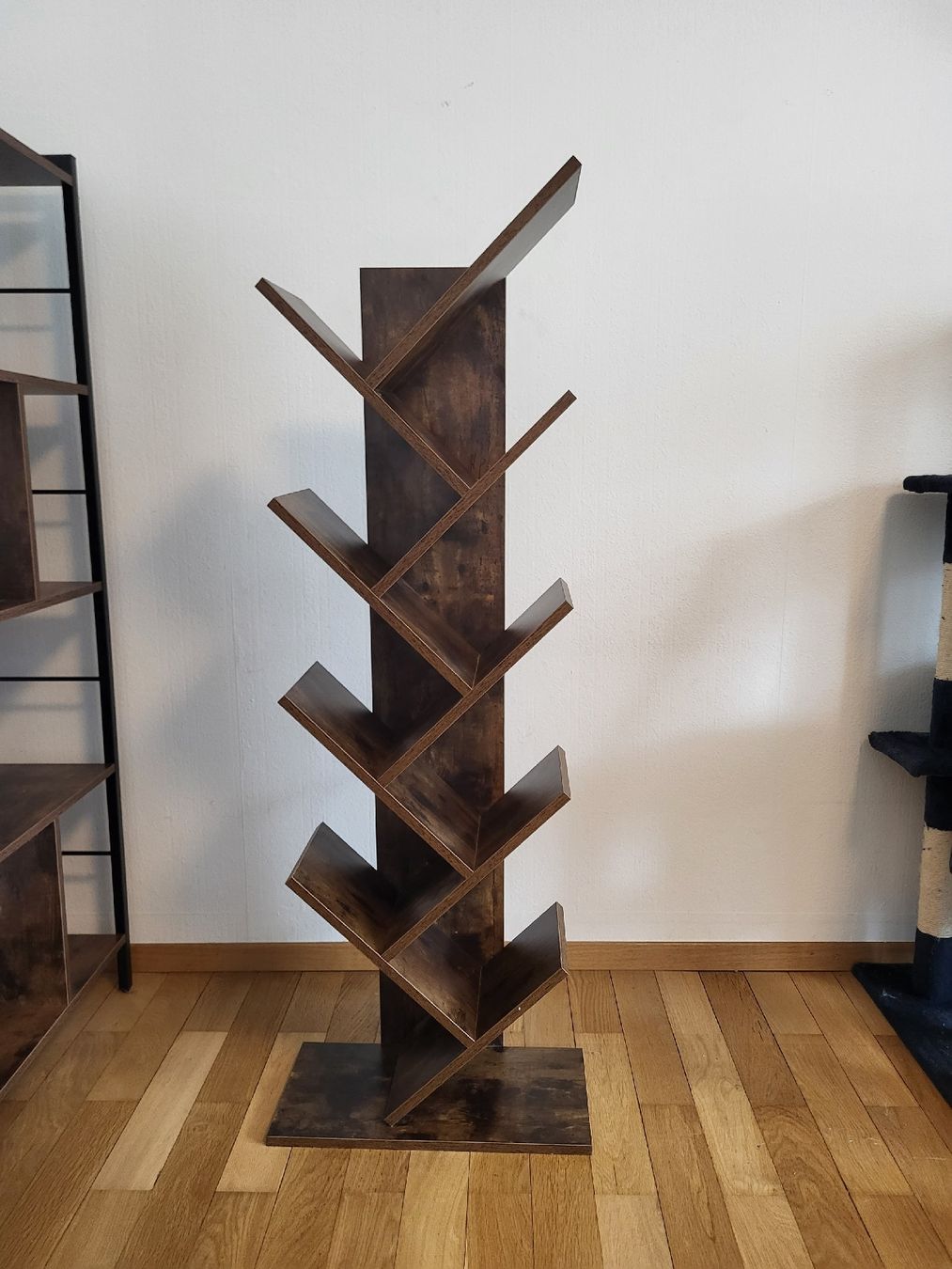 Scaffali: Bücherregal Baumdesign braun neuwertig – Usato da Allschwil venduto da fab_7hfg