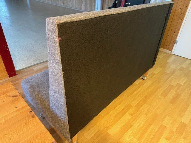 Divani: Sofa grau mit Räder – Usato da Bassersdorf venduto da tanialevin15 3