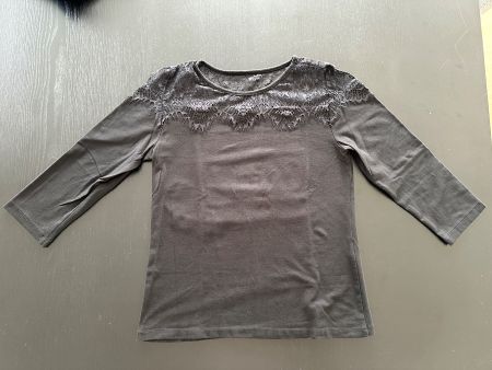 Schwarzes Oberteil mit Spitze only S