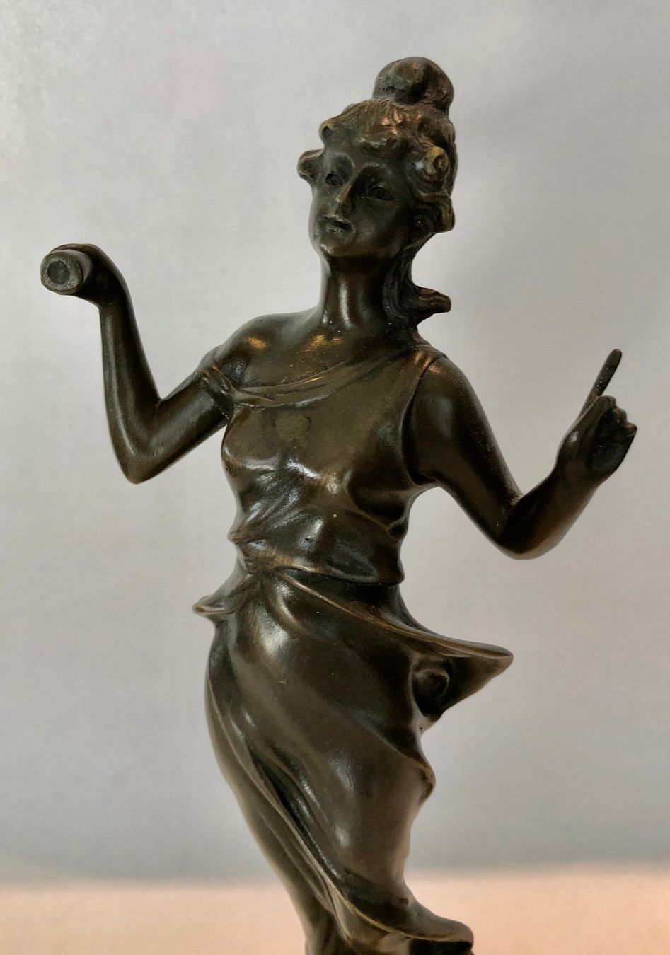 Statuette: Broncefigur Singendes Mädchen mit Mikrofon - Art éco - 30er – Nuovo (secondo la descrizione) da Appenzell venduto da Zimiuno 3