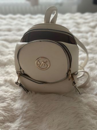 Weisses Mini Rucksackli im Lederlook – Top Zustand! 49