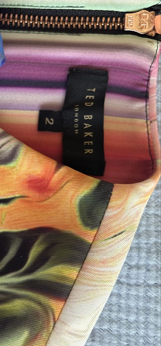 Ted Baker Robes: Ted Baker Etui Kleid Grösse 36 top Zustand – Neuf (Voir description) à Root par pem_xnw7 2