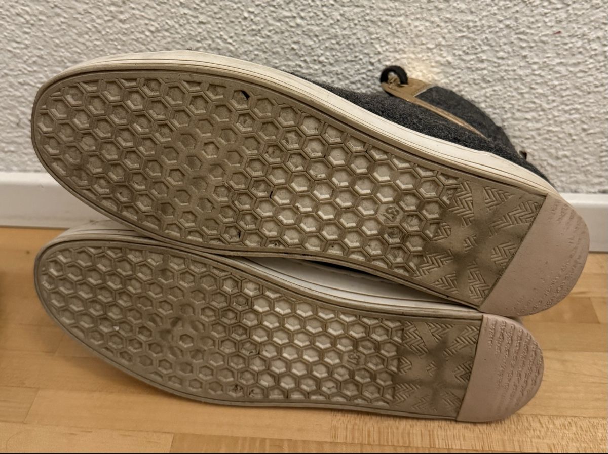 Benetton Scarpe da donna: Benetton Sneaker mit Goldkappe Gr. 37 – Usato da Meggen venduto da O_E 2