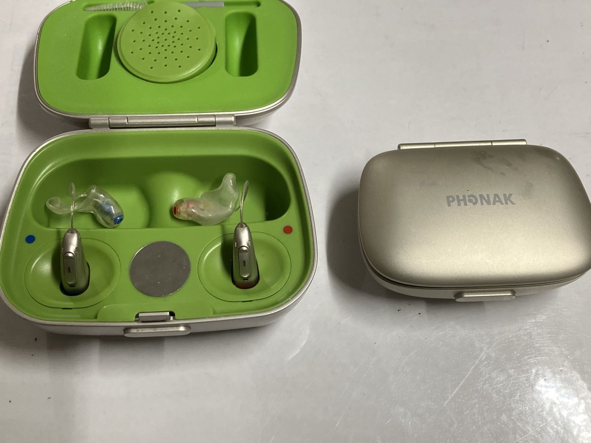 Phonak Attrezzature mediche: 2 x Hörgeräte Phonak Case Combi – Usato da Erlenbach im Simmental! venduto da Simmentaler-Perlen